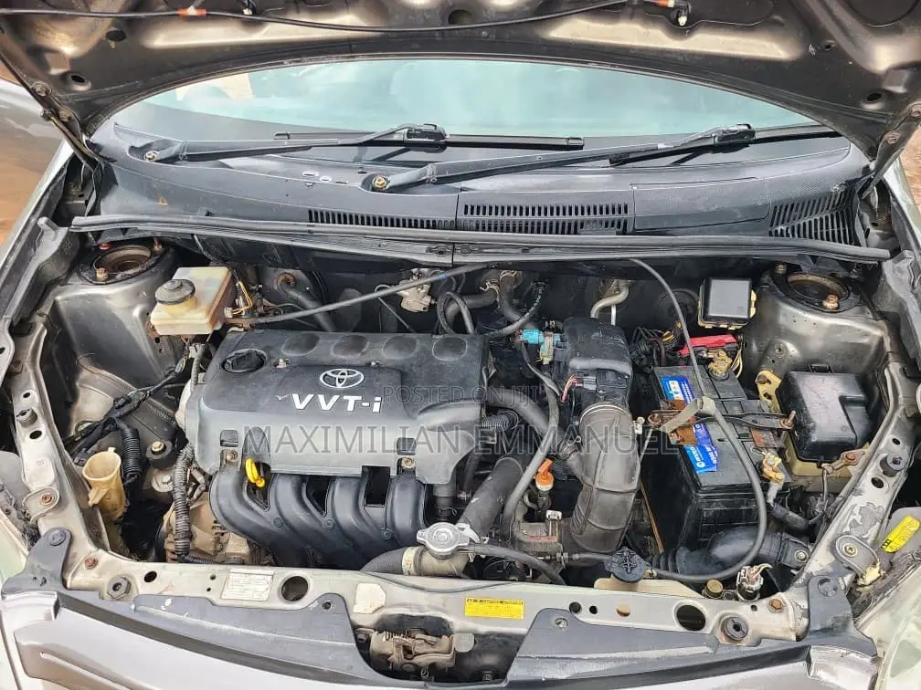 Toyota IST 2005 Gray
