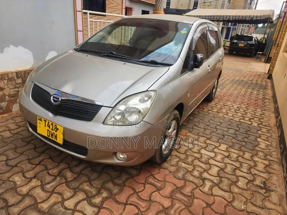 Toyota Corolla Spacio 2004 Gold