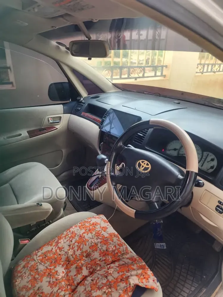Toyota Corolla Spacio 2004 Gold