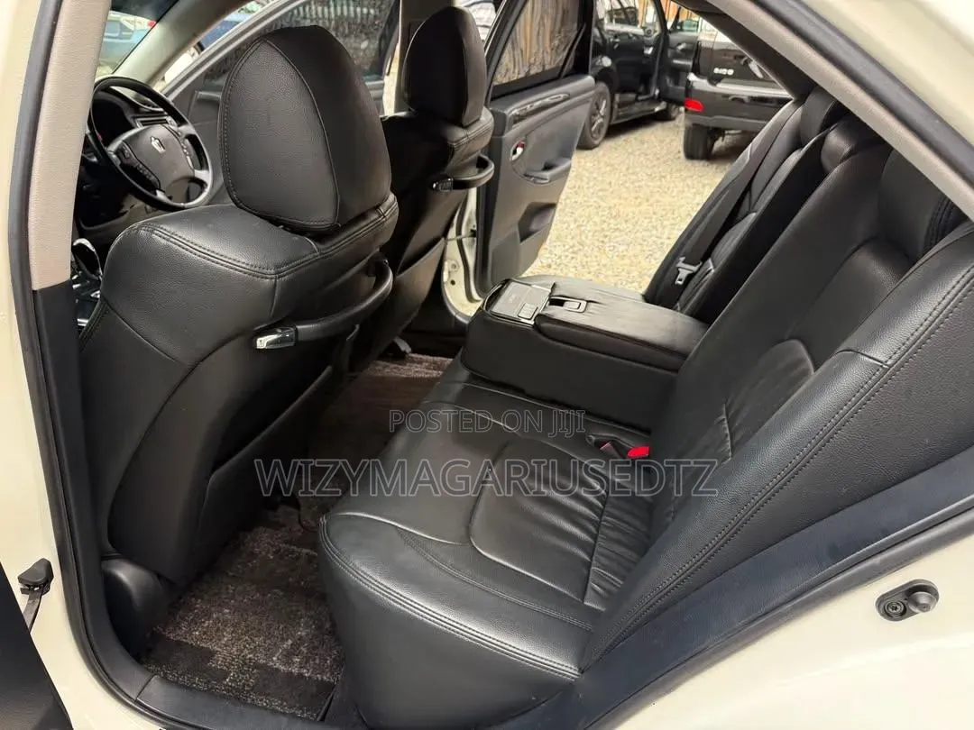 Toyota Crown 2007 White
