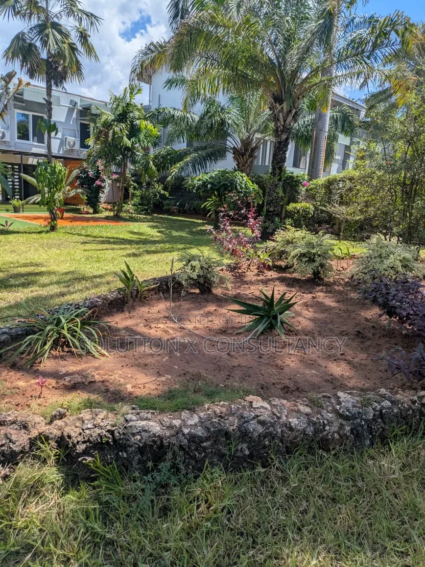 Furnished 4bdrm Villa in Masaki for rent