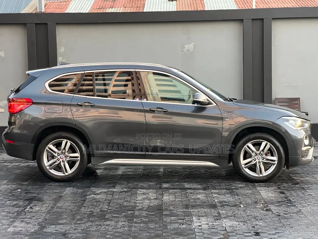 BMW X1 xDrive28i AWD 2016 Gray