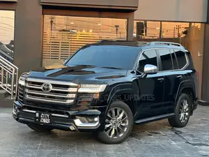 Toyota Land Cruiser LC300 2023 Black