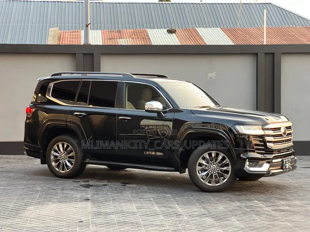 Toyota Land Cruiser LC300 2023 Black