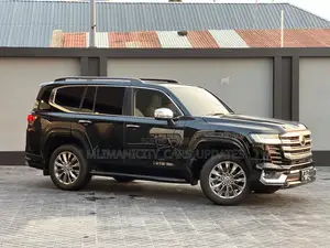 Toyota Land Cruiser LC300 2023 Black
