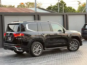 Toyota Land Cruiser LC300 2023 Black