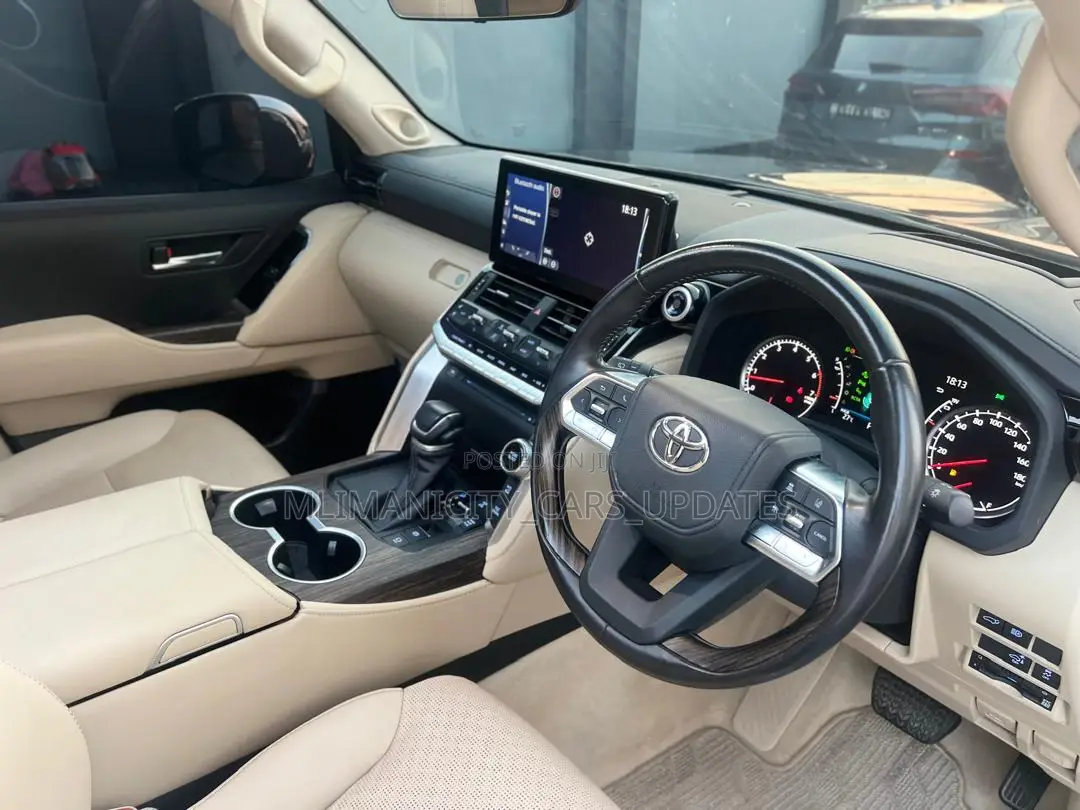 Toyota Land Cruiser LC300 2023 Black