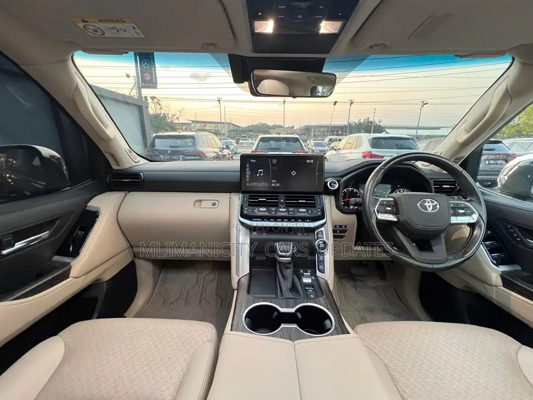Toyota Land Cruiser LC300 2023 Black