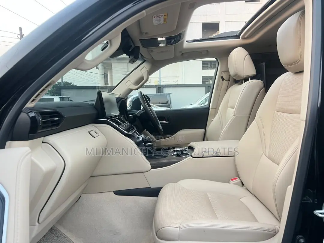 Toyota Land Cruiser LC300 2023 Black