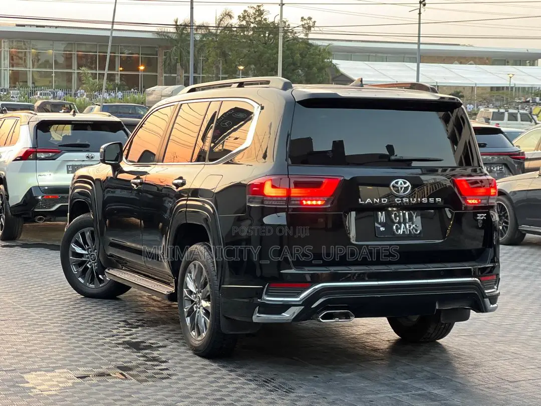 Toyota Land Cruiser LC300 2023 Black