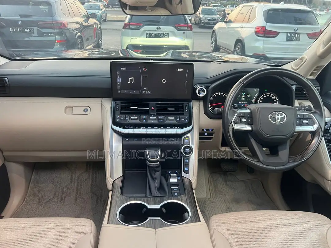 Toyota Land Cruiser LC300 2023 Black