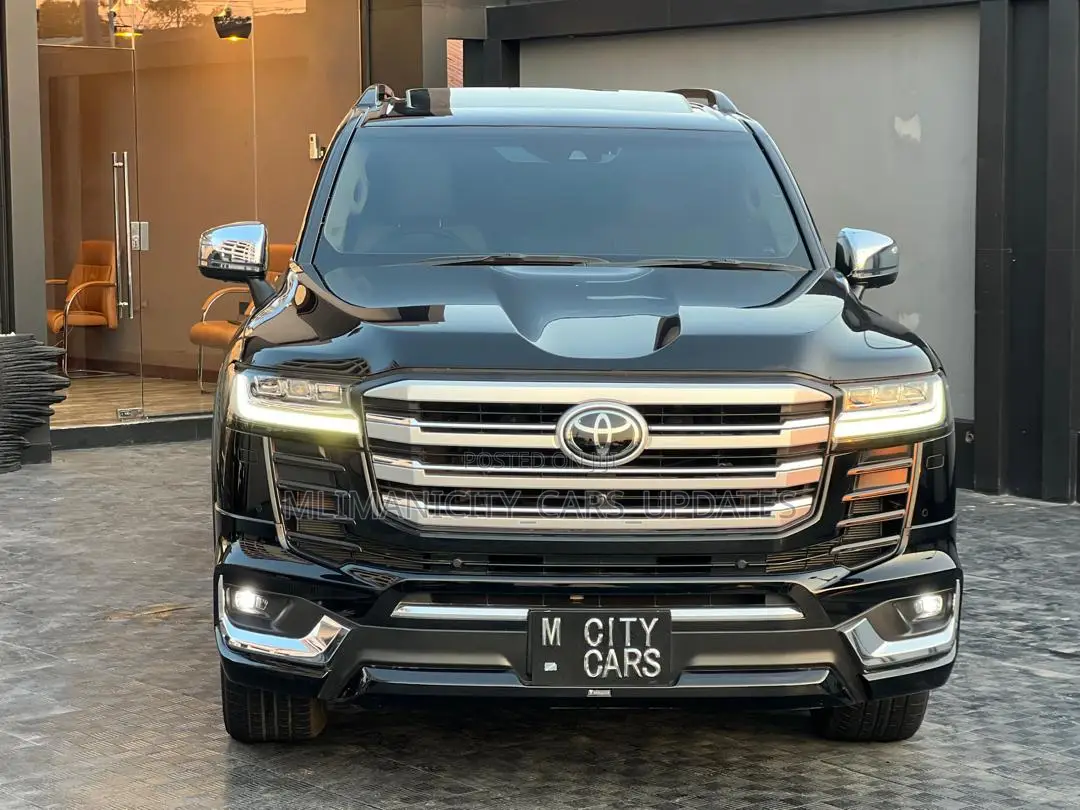 Toyota Land Cruiser LC300 2023 Black