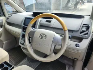 Toyota Noah 2.0 143hp FWD (8 Seater) 2009 Black