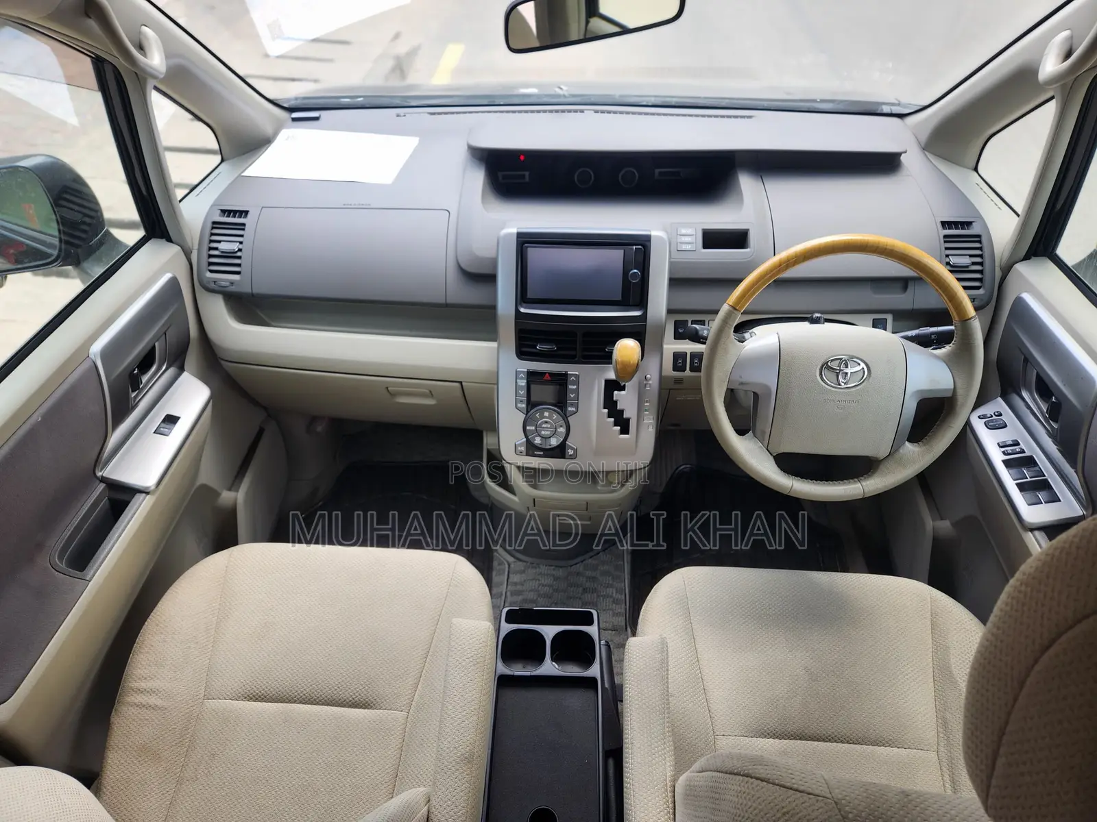 Toyota Noah 2.0 143hp FWD (8 Seater) 2009 Black