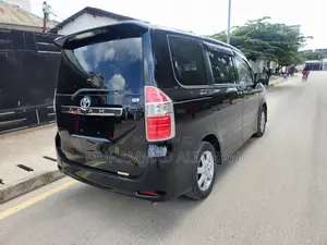 Toyota Noah 2.0 143hp FWD (8 Seater) 2009 Black