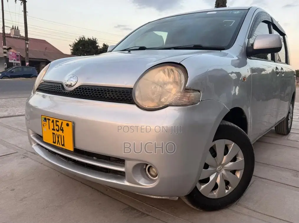 Toyota Sienta 2006 Silver