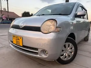 Toyota Sienta 2006 Silver