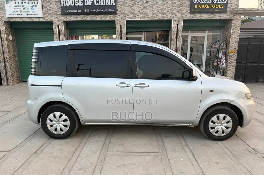 Toyota Sienta 2006 Silver