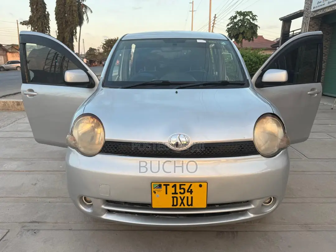 Toyota Sienta 2006 Silver