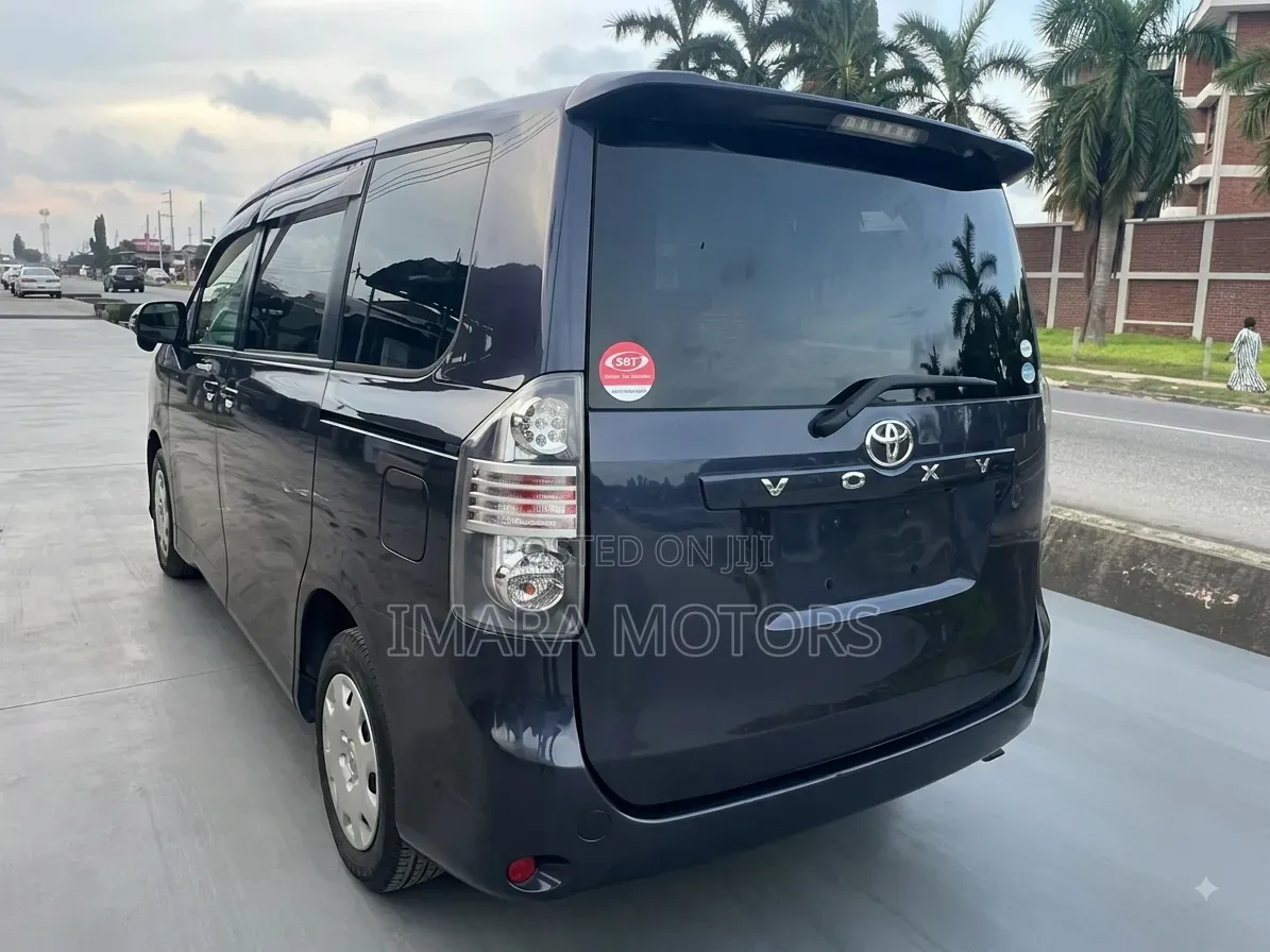 Toyota Voxy 2008 Black