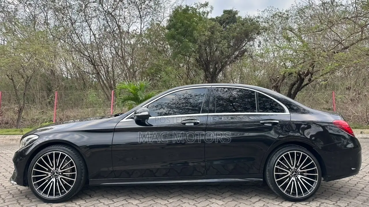 Mercedes-Benz C200 2014 Black