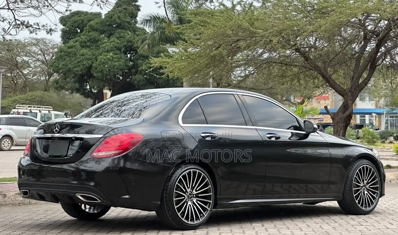 Mercedes-Benz C200 2014 Black