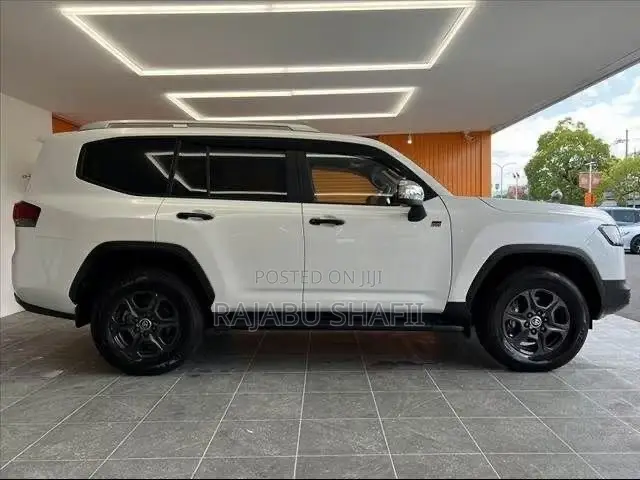 Toyota Land Cruiser 3.3 Diesel 4WD 2022 White