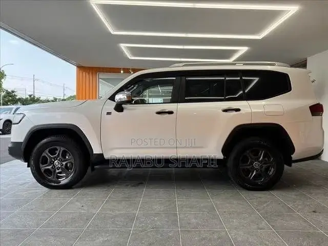 Toyota Land Cruiser 3.3 Diesel 4WD 2022 White