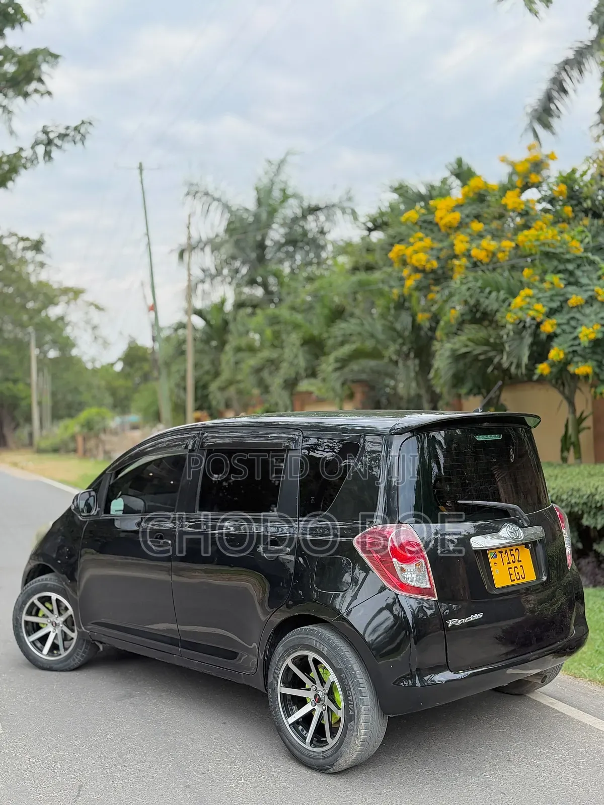 Toyota Ractis 2010 Black