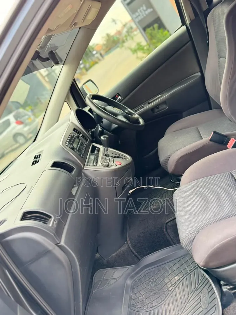 Toyota Wish 2004 Gray