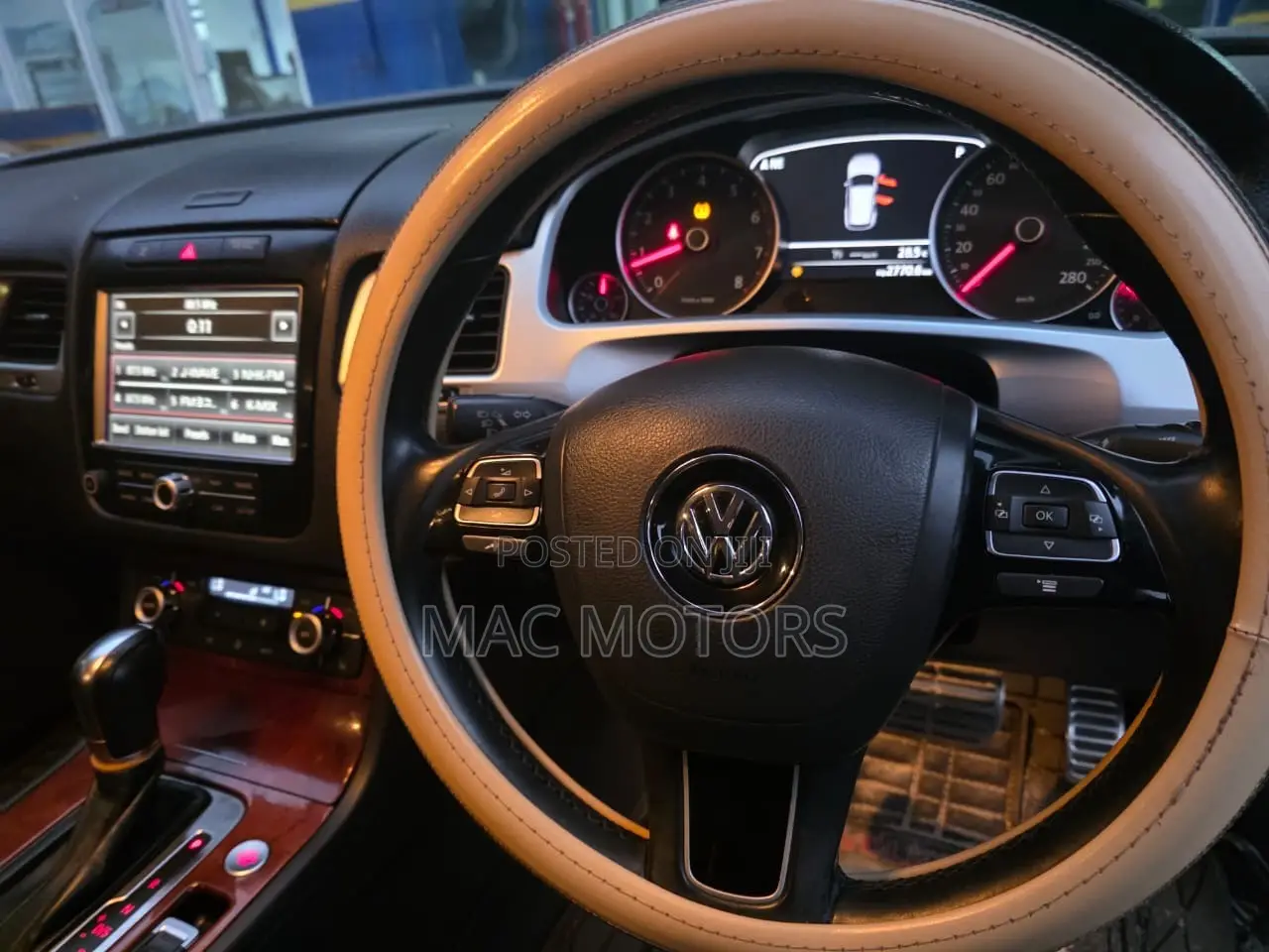 Volkswagen Touareg V6 Executive 4dr SUV AWD (3.6L 6cyl 8A) 2014 Black