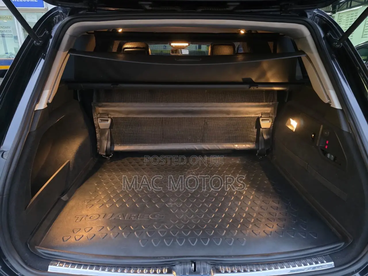 Volkswagen Touareg V6 Executive 4dr SUV AWD (3.6L 6cyl 8A) 2014 Black