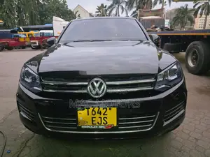 Volkswagen Touareg V6 Executive 4dr SUV AWD (3.6L 6cyl 8A) 2014 Black