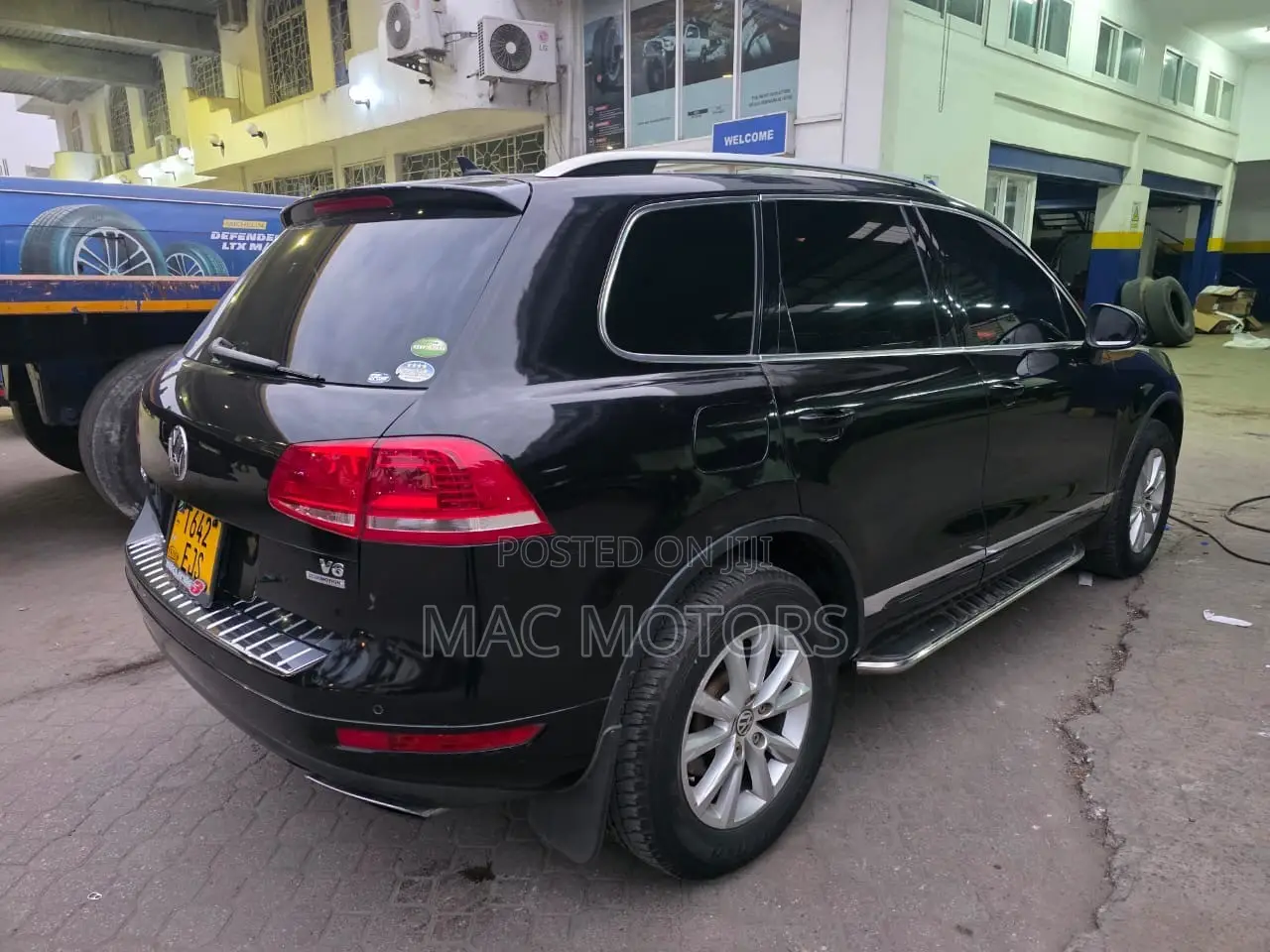 Volkswagen Touareg V6 Executive 4dr SUV AWD (3.6L 6cyl 8A) 2014 Black