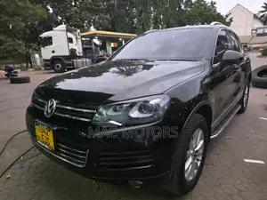 Volkswagen Touareg V6 Executive 4dr SUV AWD (3.6L 6cyl 8A) 2014 Black