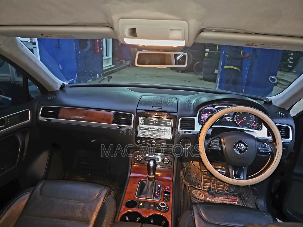 Volkswagen Touareg V6 Executive 4dr SUV AWD (3.6L 6cyl 8A) 2014 Black