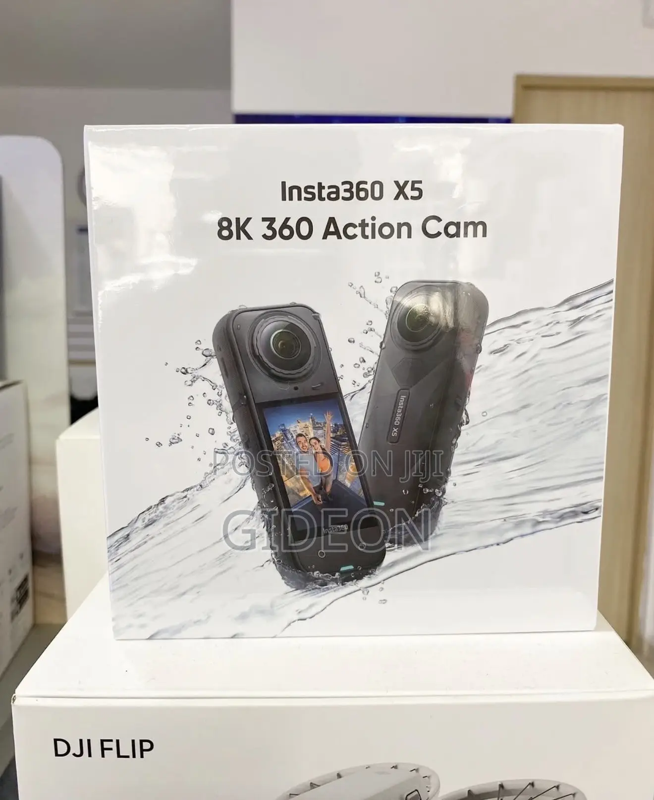 Insta360 X5. ( Action Camera)