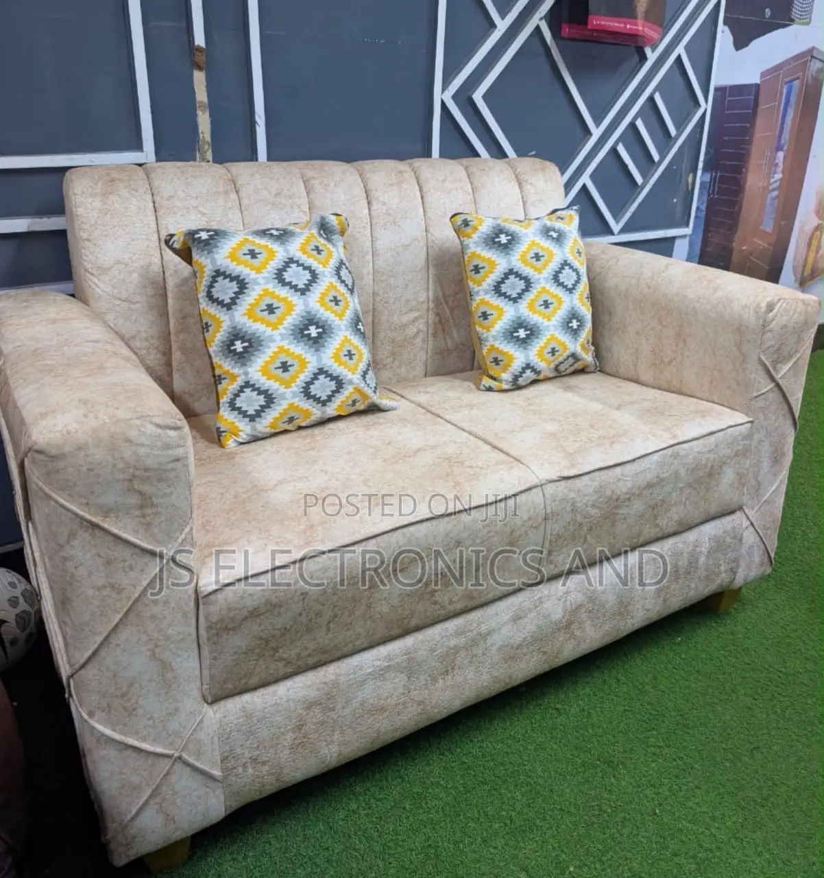 Sofa La Watu Wawili Mpya Mzuri Sana Free Delivery
