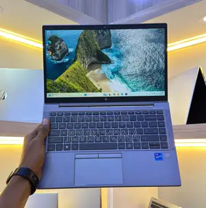 New Laptop HP ZBook Firefly G8 32GB Intel Core i7 SSD 512GB
