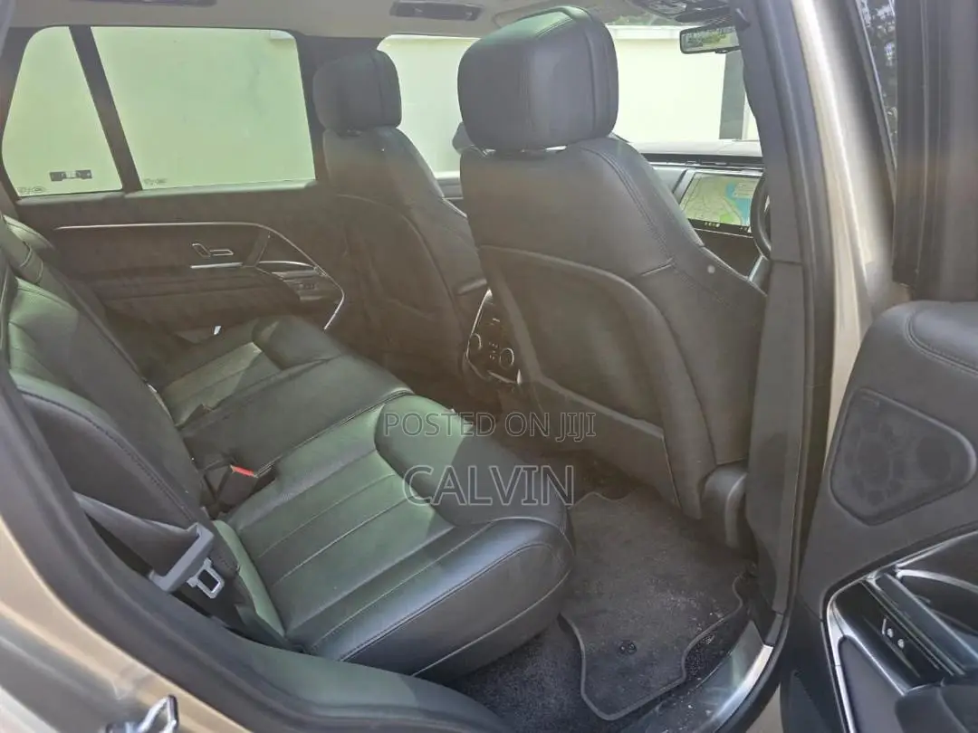 Land Rover Range Rover Vogue 2024 Gold