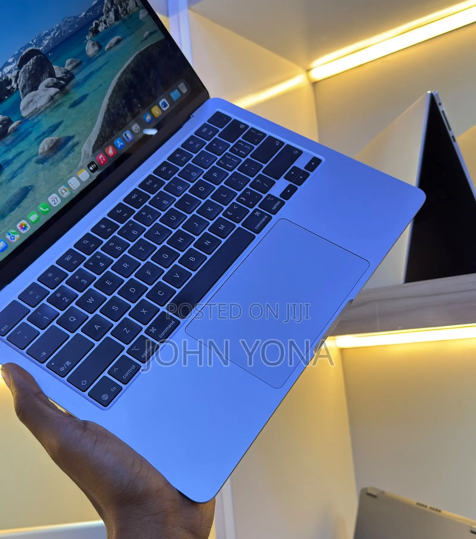 New Laptop Apple MacBook Air 2025 M4 16GB Apple M4 SSD 256GB