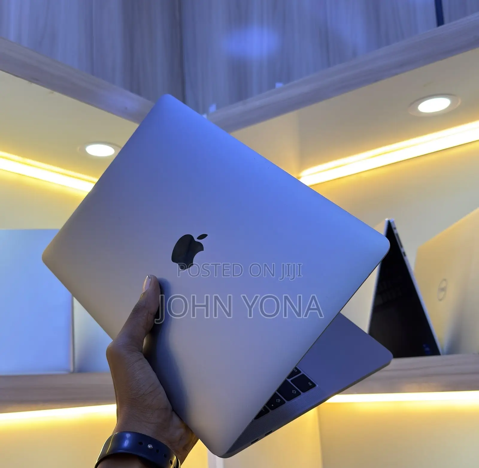 New Laptop Apple MacBook Pro 2019 8GB Intel Core i5 SSD 256GB