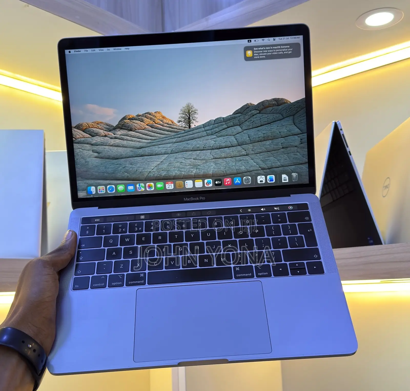 New Laptop Apple MacBook Pro 2019 8GB Intel Core i5 SSD 256GB