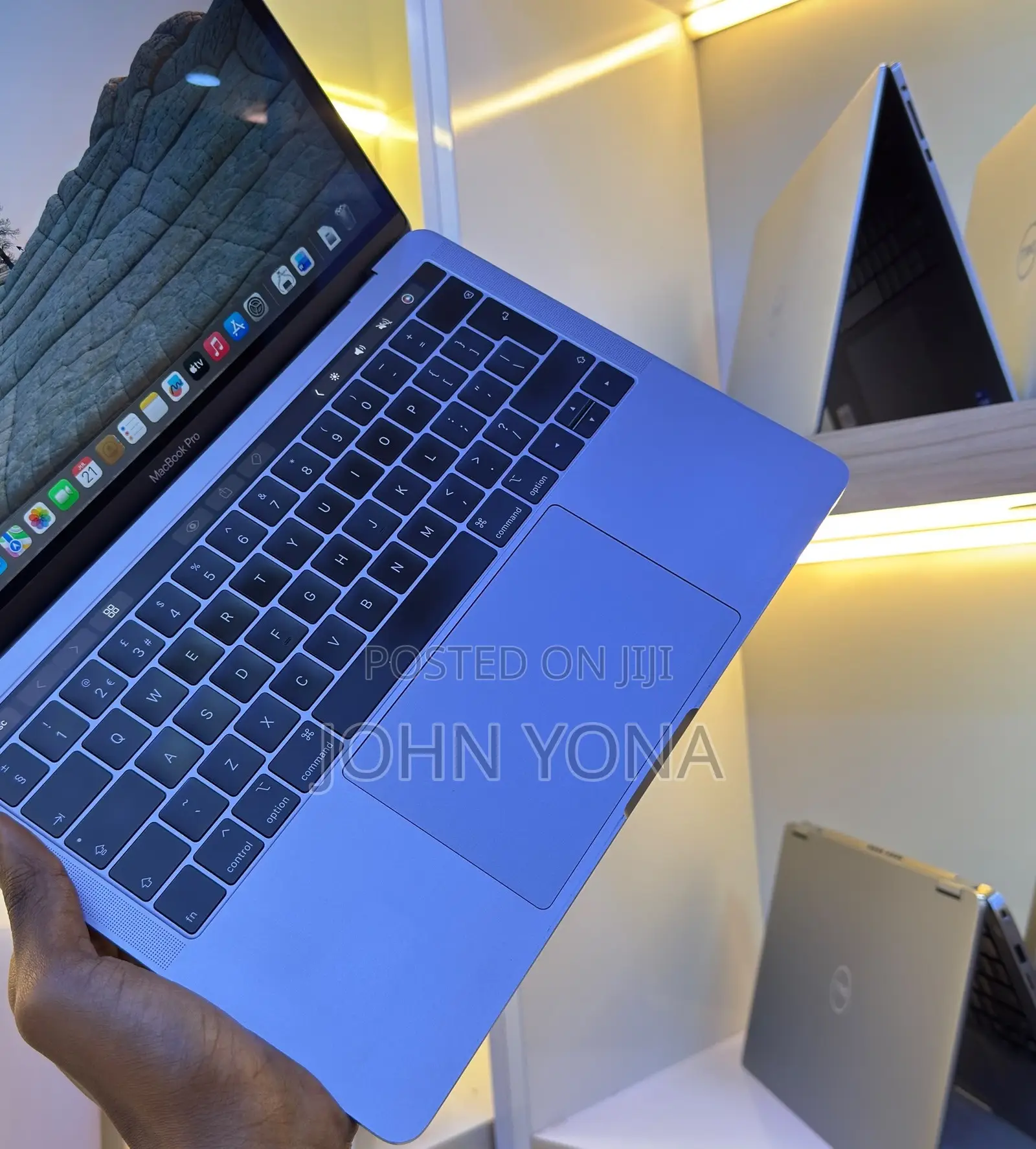 New Laptop Apple MacBook Pro 2019 8GB Intel Core i5 SSD 256GB