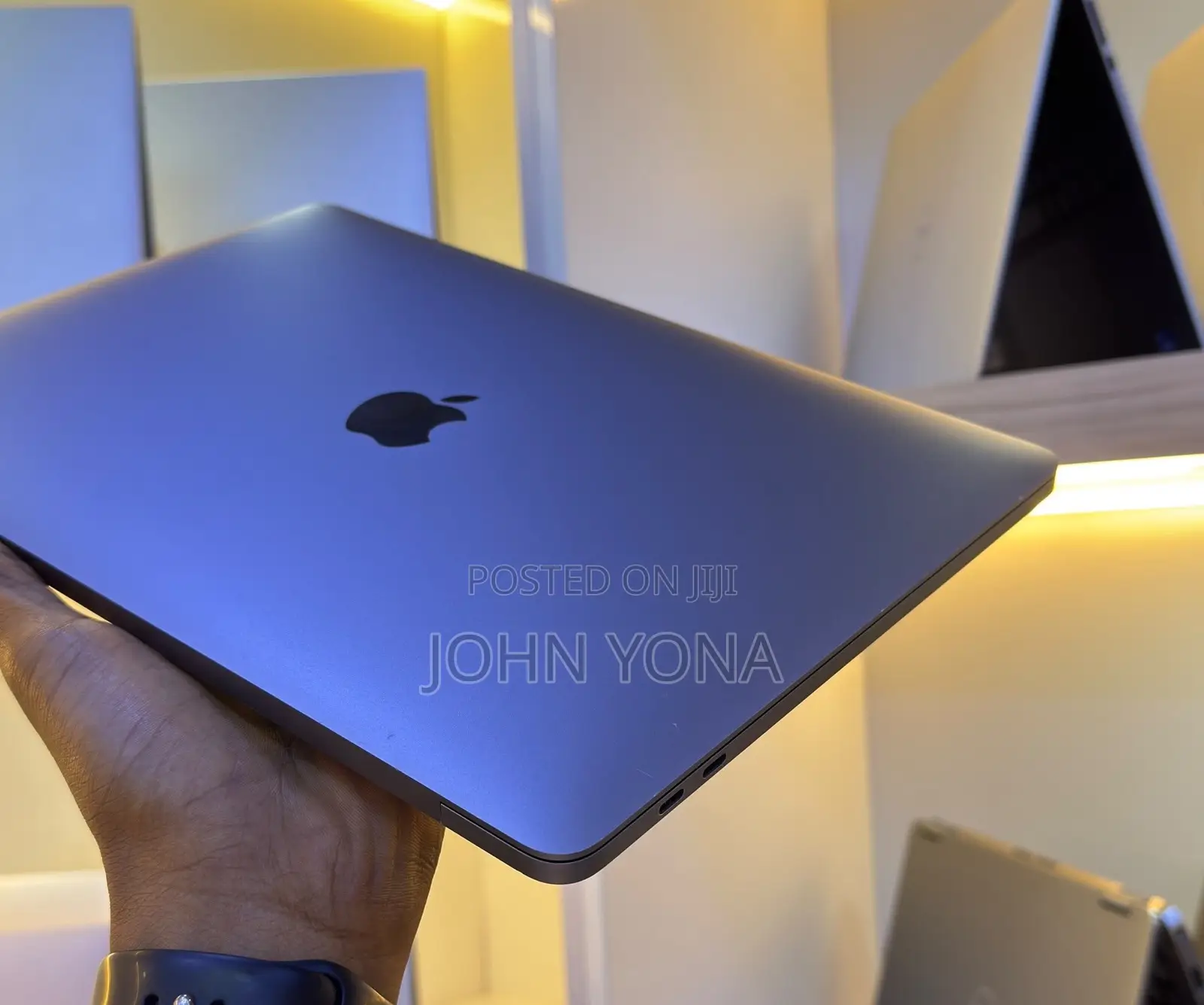 New Laptop Apple MacBook Pro 2019 8GB Intel Core i5 SSD 256GB