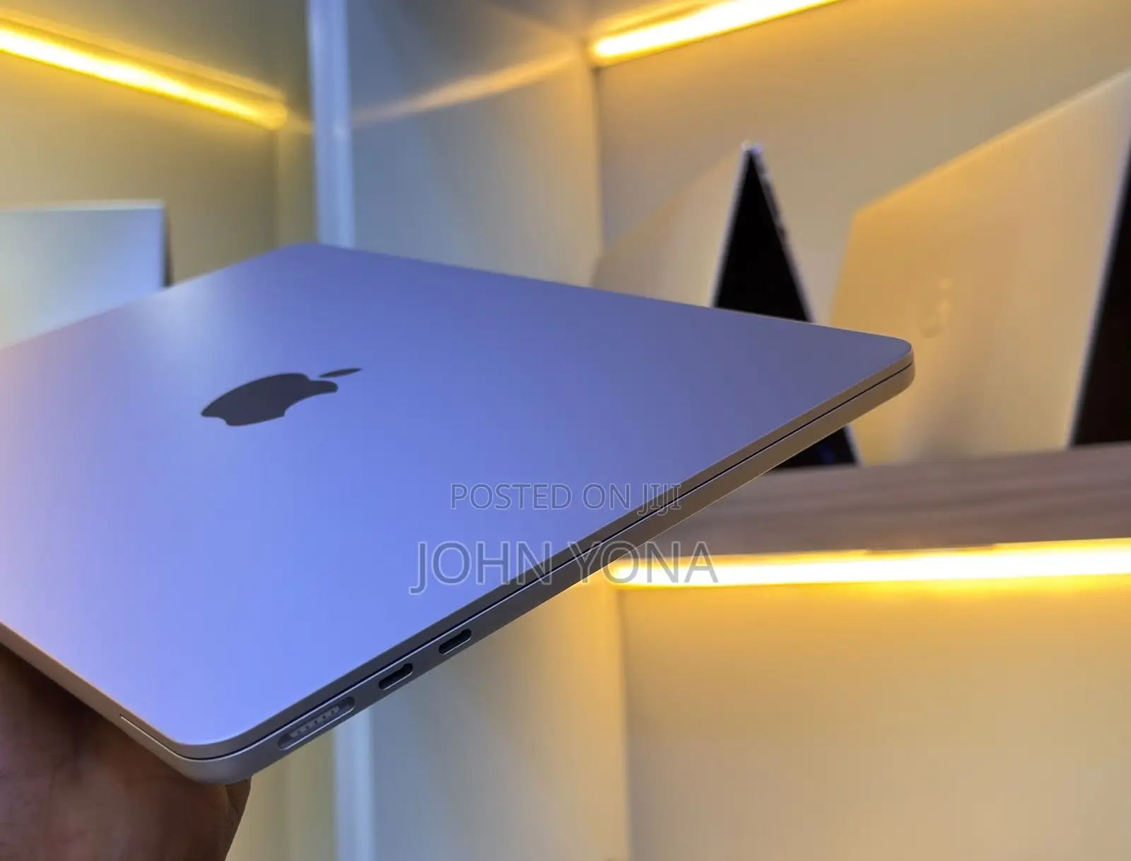 New Laptop Apple MacBook Air 2022 M2 8GB Apple M2 SSD 256GB