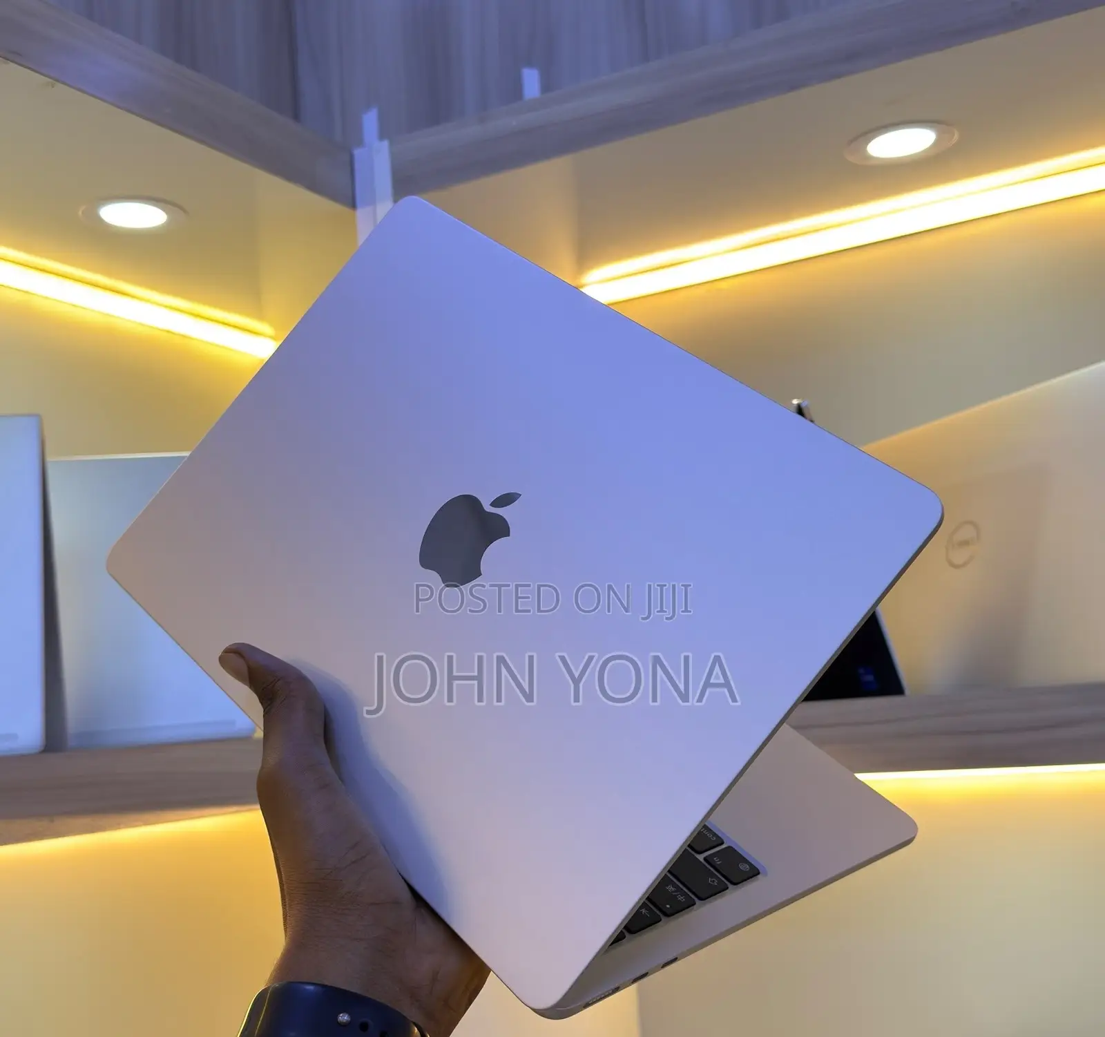 New Laptop Apple MacBook Air 2022 M2 8GB Apple M2 SSD 256GB
