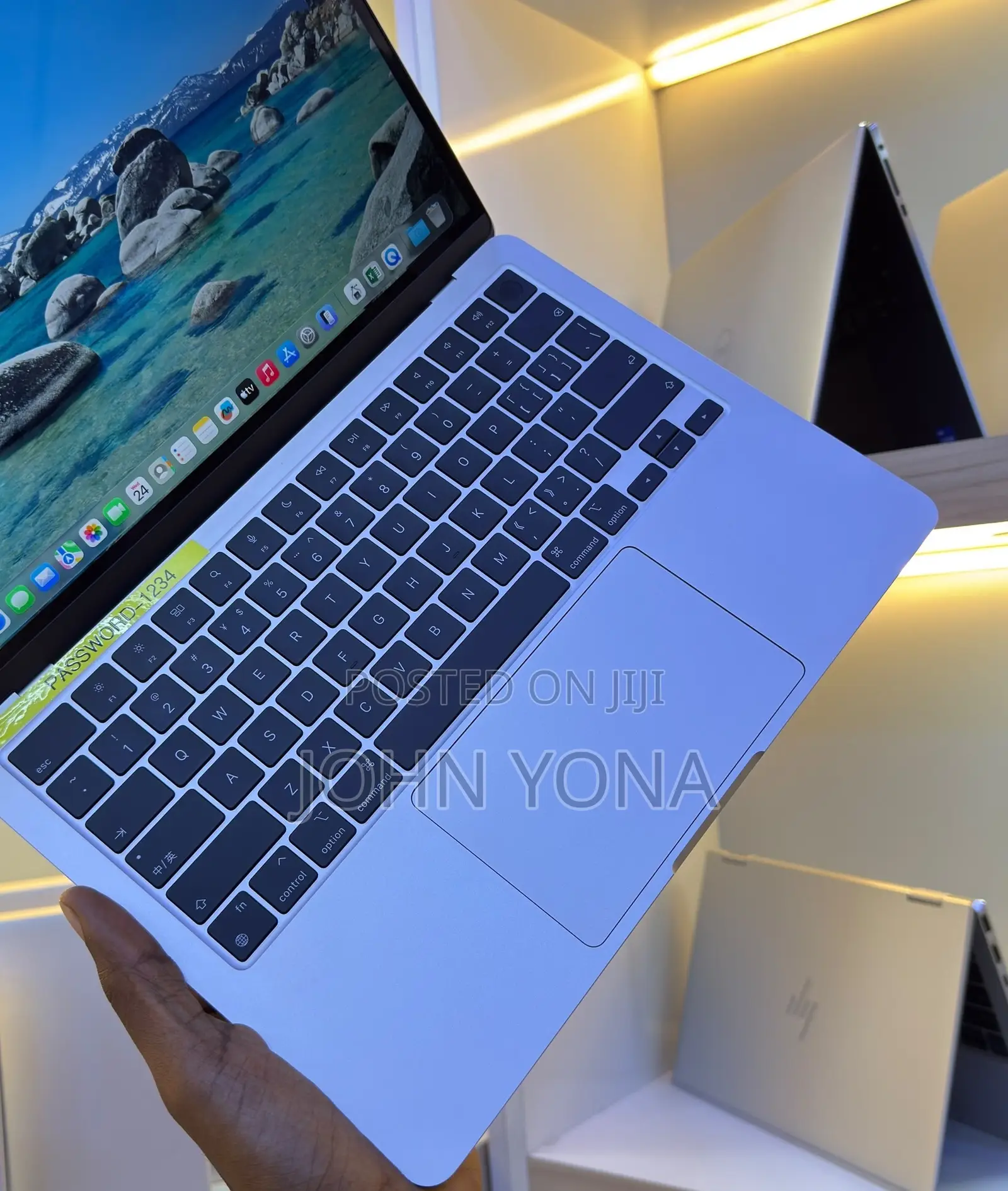New Laptop Apple MacBook Air 2022 M2 8GB Apple M2 SSD 256GB