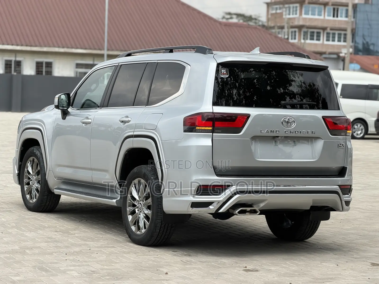Toyota Land Cruiser LC300 2024 Silver