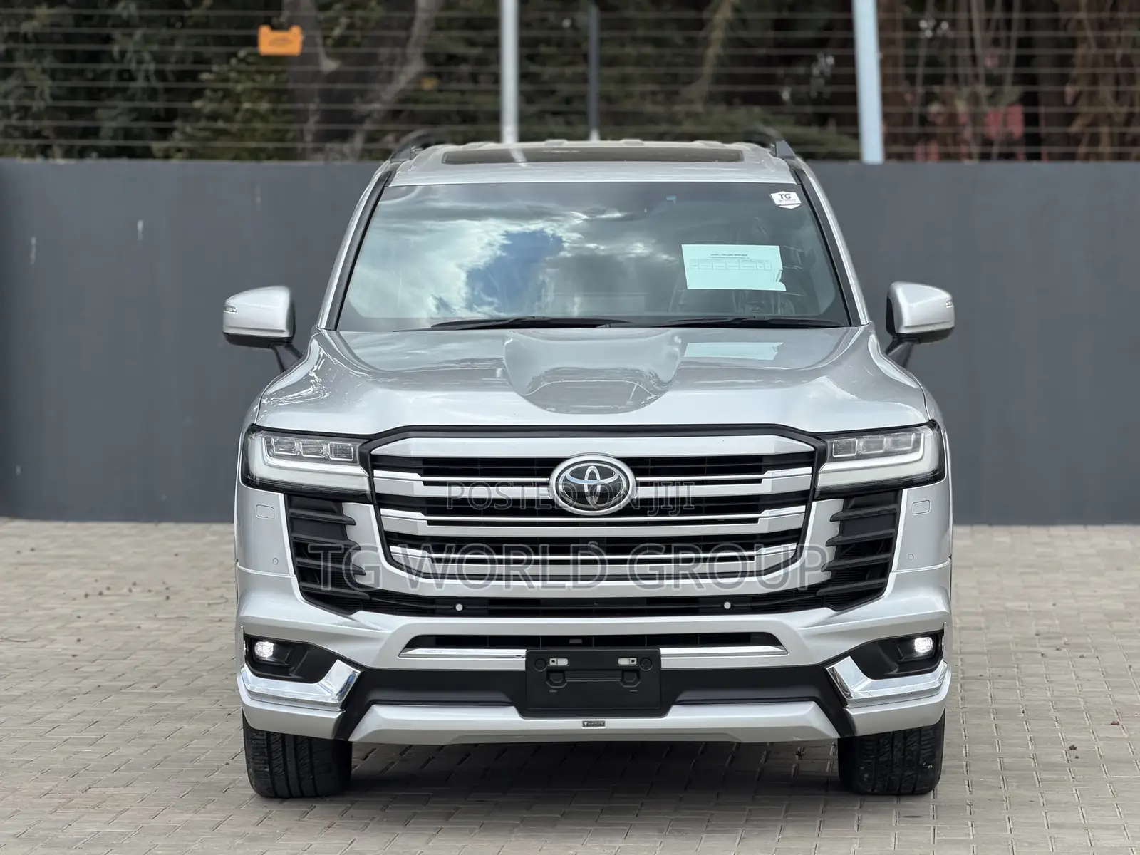 Toyota Land Cruiser LC300 2024 Silver